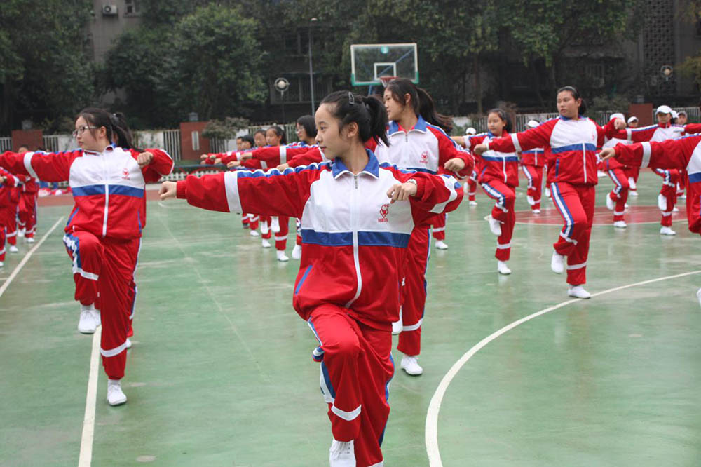 部分学校集会活动学生穿着校服实景