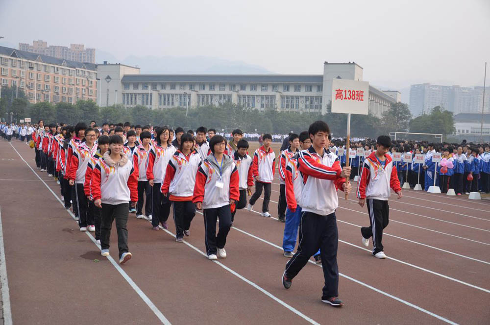 部分学校集会活动学生穿着校服实景