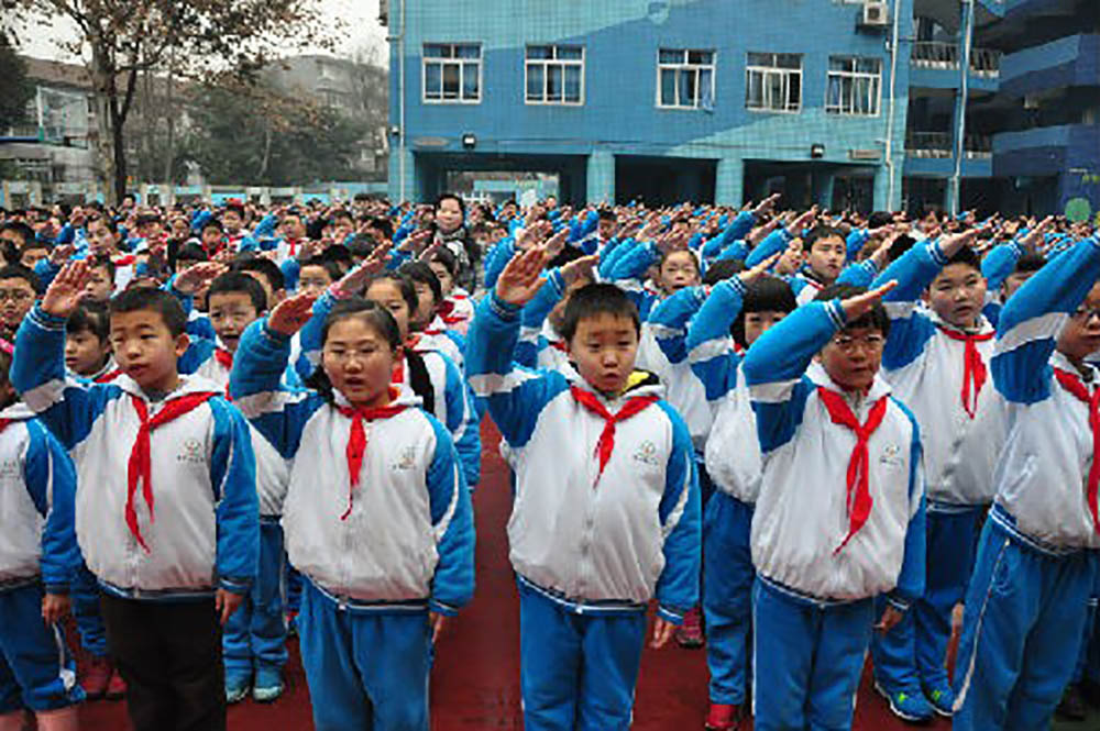 部分学校集会活动学生穿着校服实景